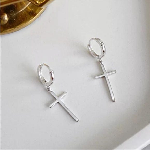 925 STERLING SILVER CROSS HOOP EARRINGS, NICE EARRINGS, CUTE EARRINGS - Picture 4 of 6